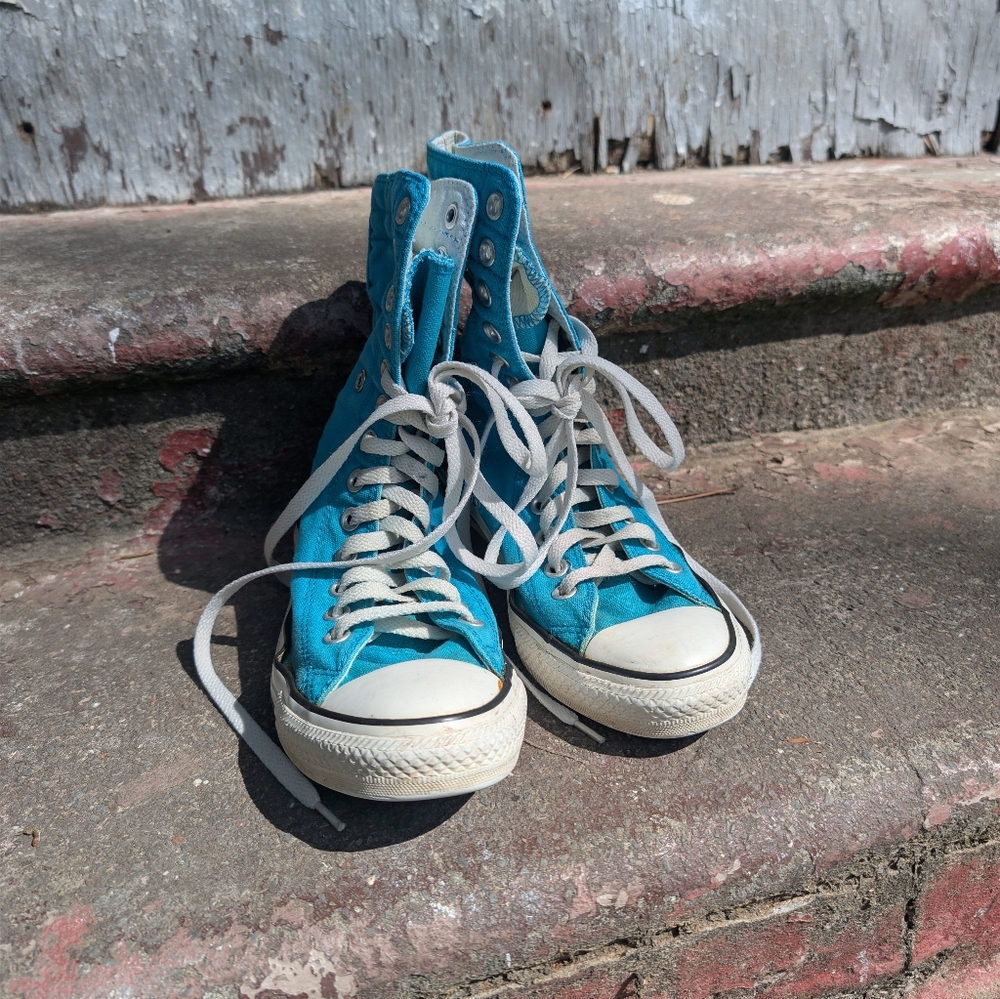 Turquoise Converse High Tops – Women’s 8 / Men’s 6